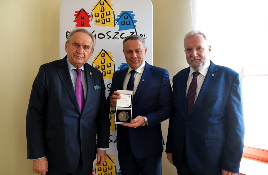 Prezydent Bydgoszczy wyróżniony medalem 100-lecia PKOl