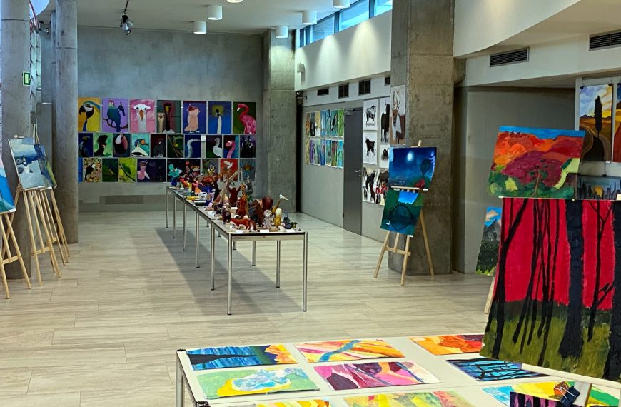 Wystawa prac dziecięcych w Galerii (-1)