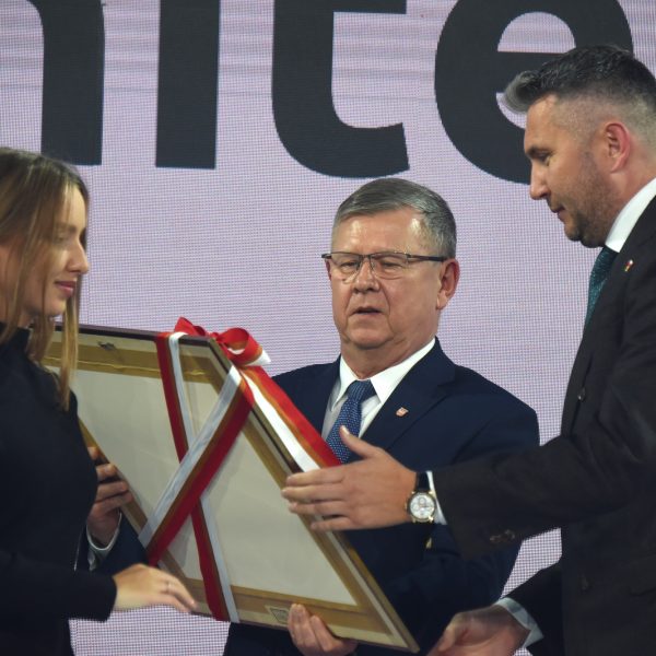 Polski Komitet Olimpijski uhonorowany Platynowym Medalem Polonia Minor