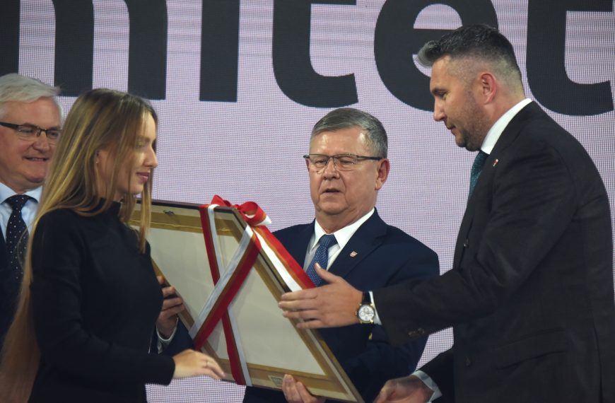 Polski Komitet Olimpijski uhonorowany Platynowym Medalem Polonia Minor